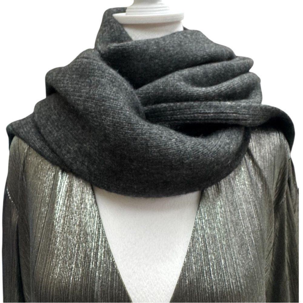 Céline Charcoal Gray Wool & Yak Blend Wrap Shawl Scarf with Ribbed Edges Auth - Picture 5 of 11